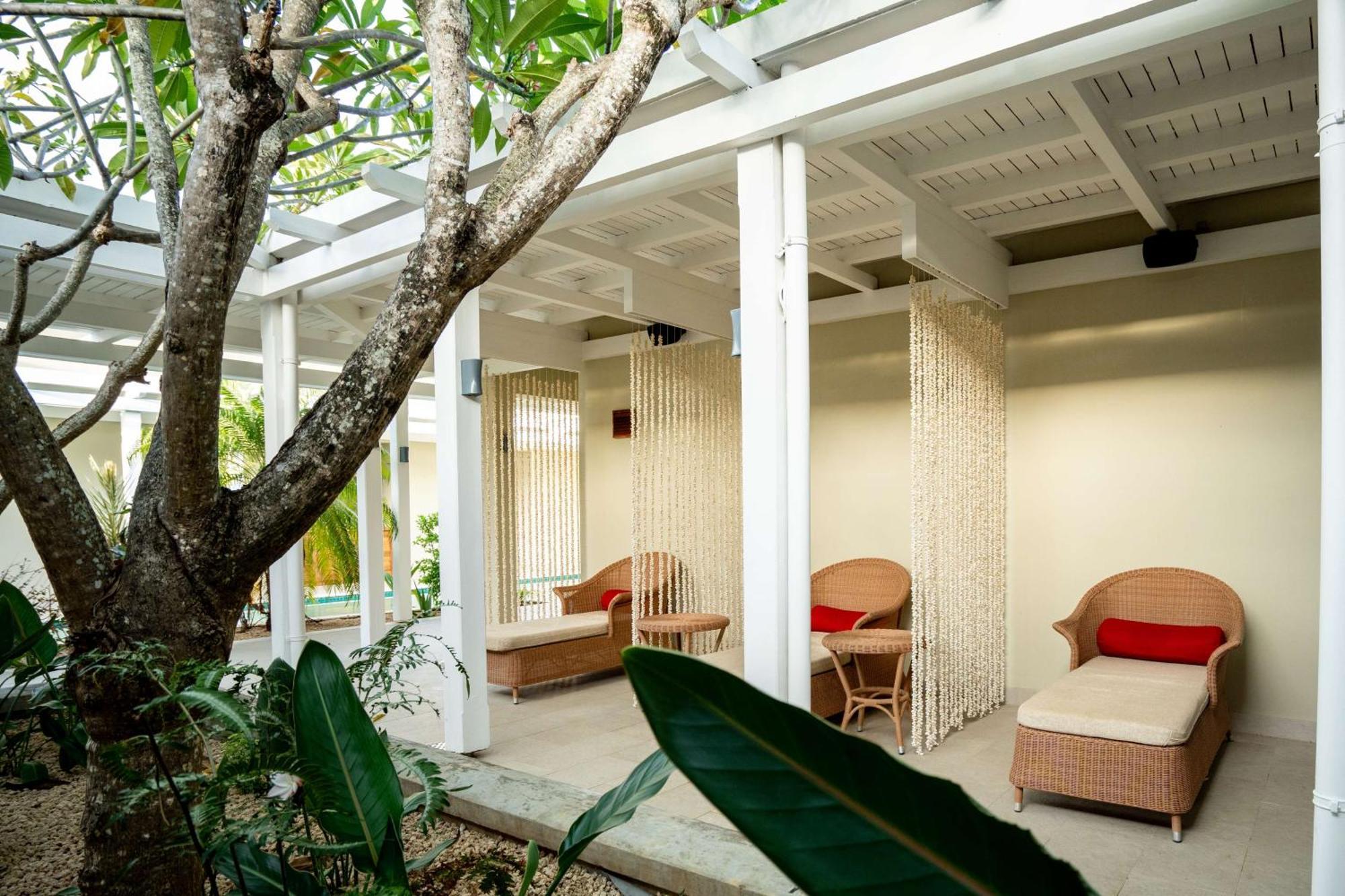 Radisson Blu Azuri Resort & Spa Roches Noires Экстерьер фото